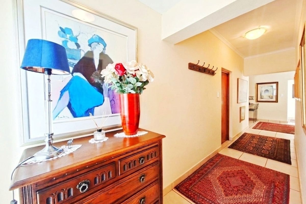Immaculate 3-Bedroom Cluster | Home Office | Double Garage | Private Garden - Photo 4