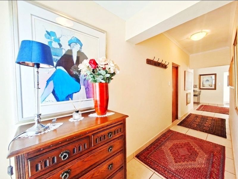 Immaculate 3-Bedroom Cluster | Home Office | Double Garage | Private Garden - Photo 4