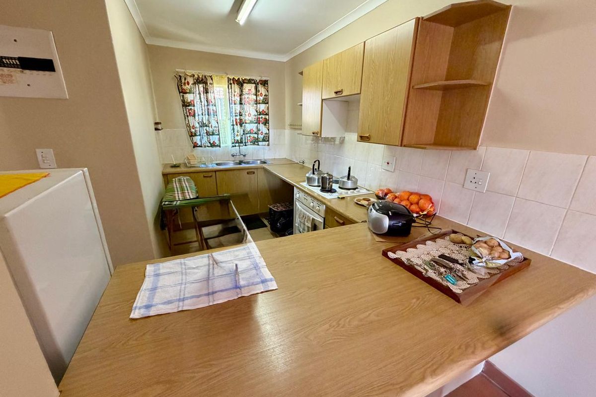Secure 2-Bedroom Townhouse with communal pool in sought after Eldoraigne - Photo 3