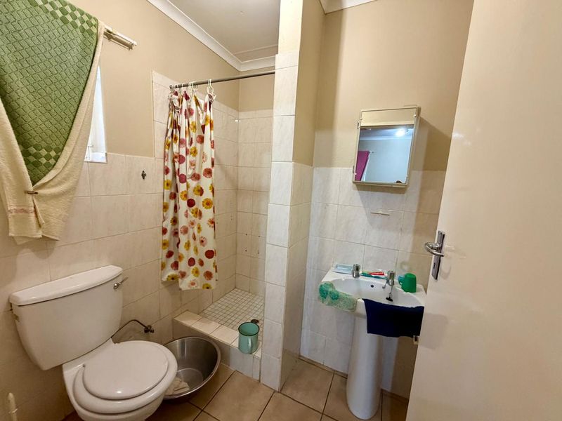 Secure 2-Bedroom Townhouse with communal pool in sought after Eldoraigne - Photo 6