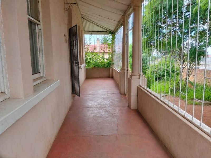 THREE BEDROOMS HOUSE WITH A GREAT POTENTIAL FOR SALE IN TOWNSVIEW - Photo 3