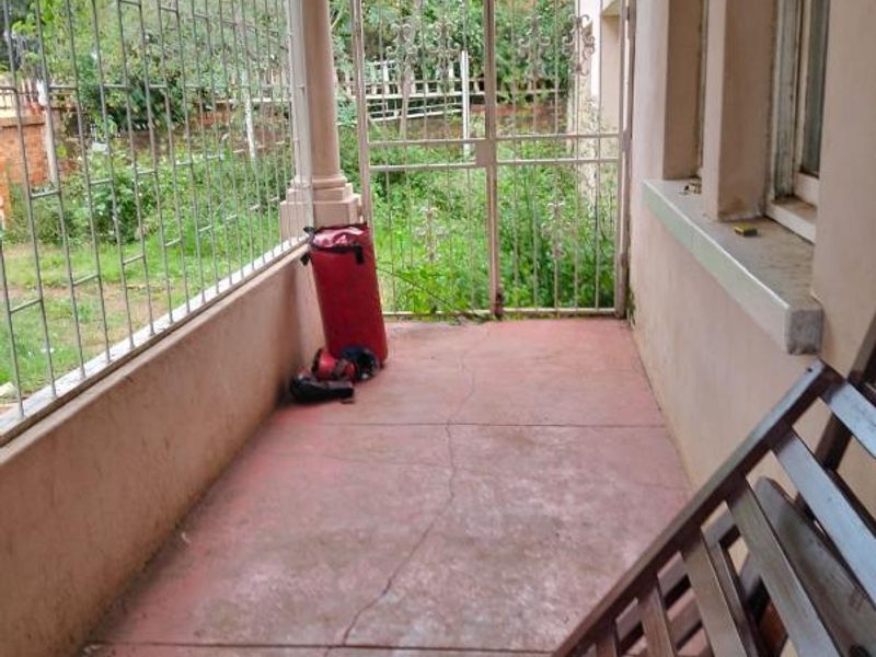 THREE BEDROOMS HOUSE WITH A GREAT POTENTIAL FOR SALE IN TOWNSVIEW - Photo 4