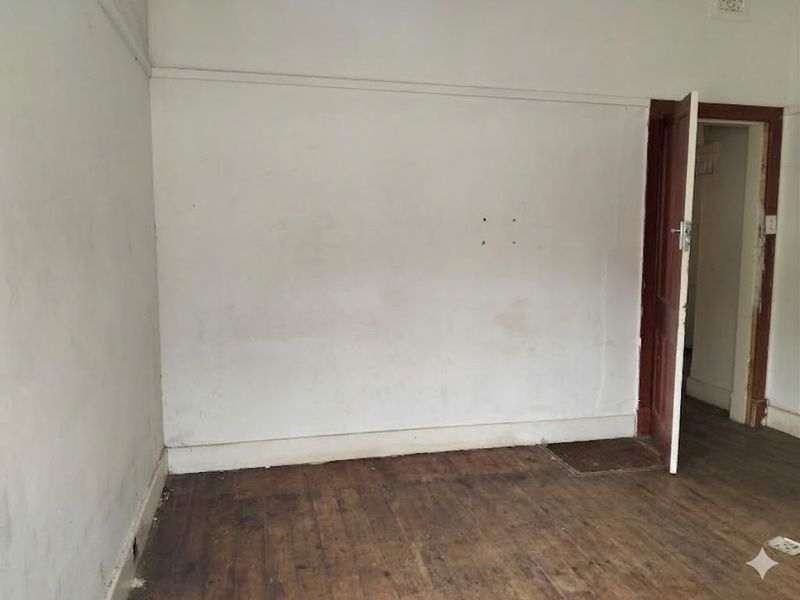THREE BEDROOMS HOUSE WITH A GREAT POTENTIAL FOR SALE IN TOWNSVIEW - Photo 7