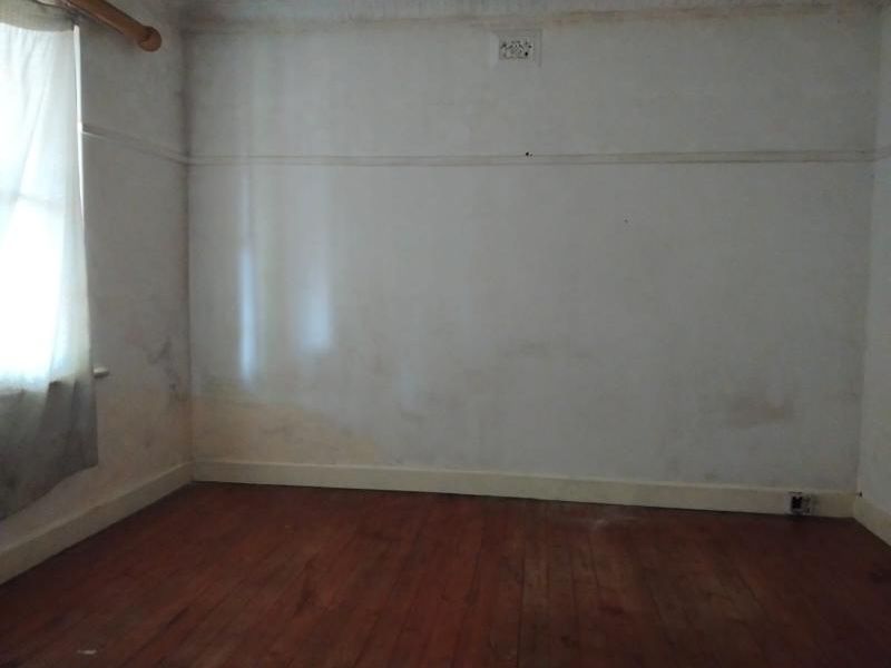 THREE BEDROOMS HOUSE WITH A GREAT POTENTIAL FOR SALE IN TOWNSVIEW - Photo 6