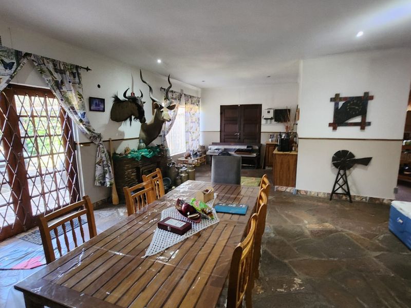 Charming 4 Bedroom House with Flatlet. - Photo 9