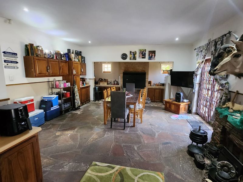 Charming 4 Bedroom House with Flatlet. - Photo 8