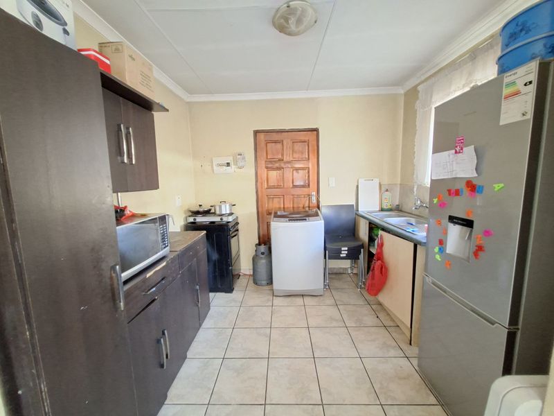 5 Bedroom House For Sale in Olievenhoutbosch ext 36 - Photo 4