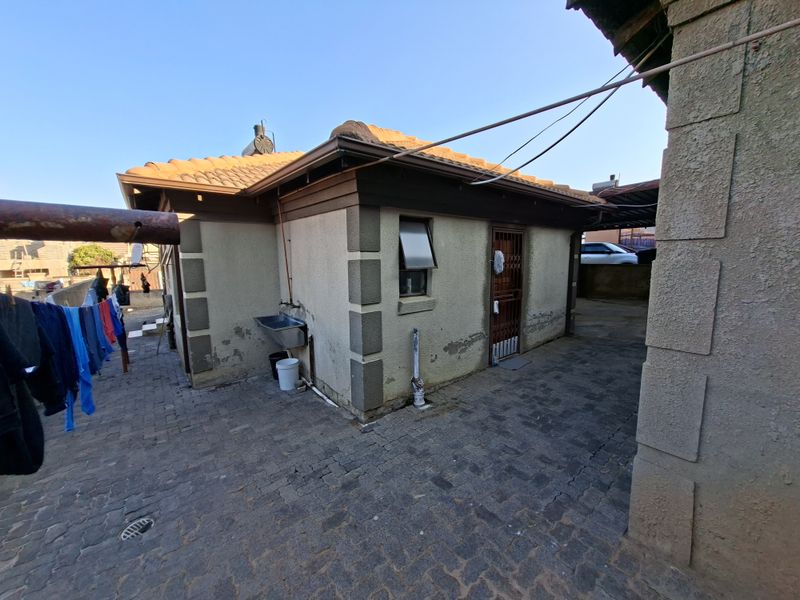 5 Bedroom House For Sale in Olievenhoutbosch ext 36 - Photo 2
