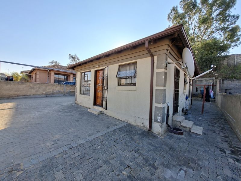 5 Bedroom House For Sale in Olievenhoutbosch ext 36 - Photo 1