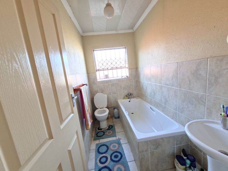 5 Bedroom House For Sale in Olievenhoutbosch ext 36 - Photo 6
