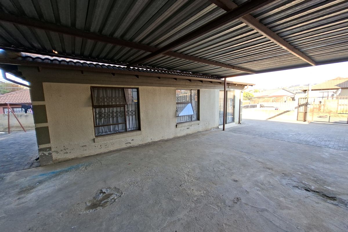 5 Bedroom House For Sale in Olievenhoutbosch ext 36 - Photo 3