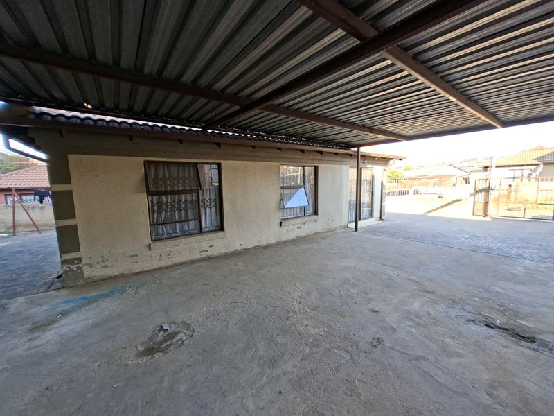 5 Bedroom House For Sale in Olievenhoutbosch ext 36 - Photo 3