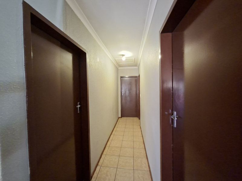 Modern 3 Bedroom Family Home For Sale in Olievenhoutbosch - Photo 10