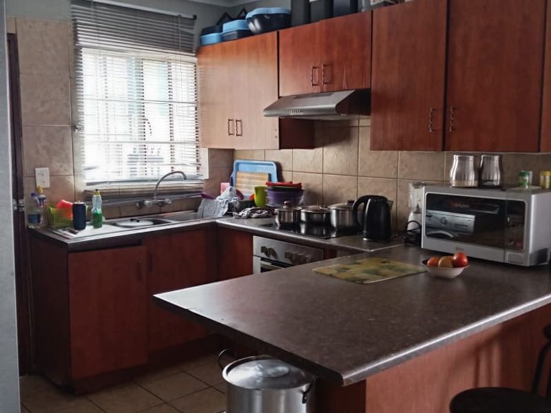 Modern 3 Bedroom Family Home For Sale in Olievenhoutbosch - Photo 7