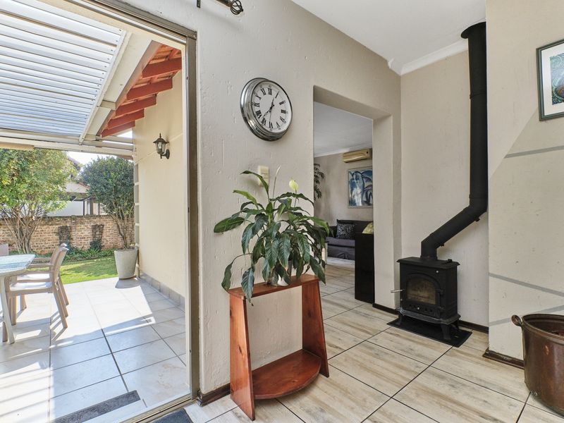3 Bedroom Family Home with Solar, Pool & Spacious Living in Fairways, Barbeque Downs - Photo 9