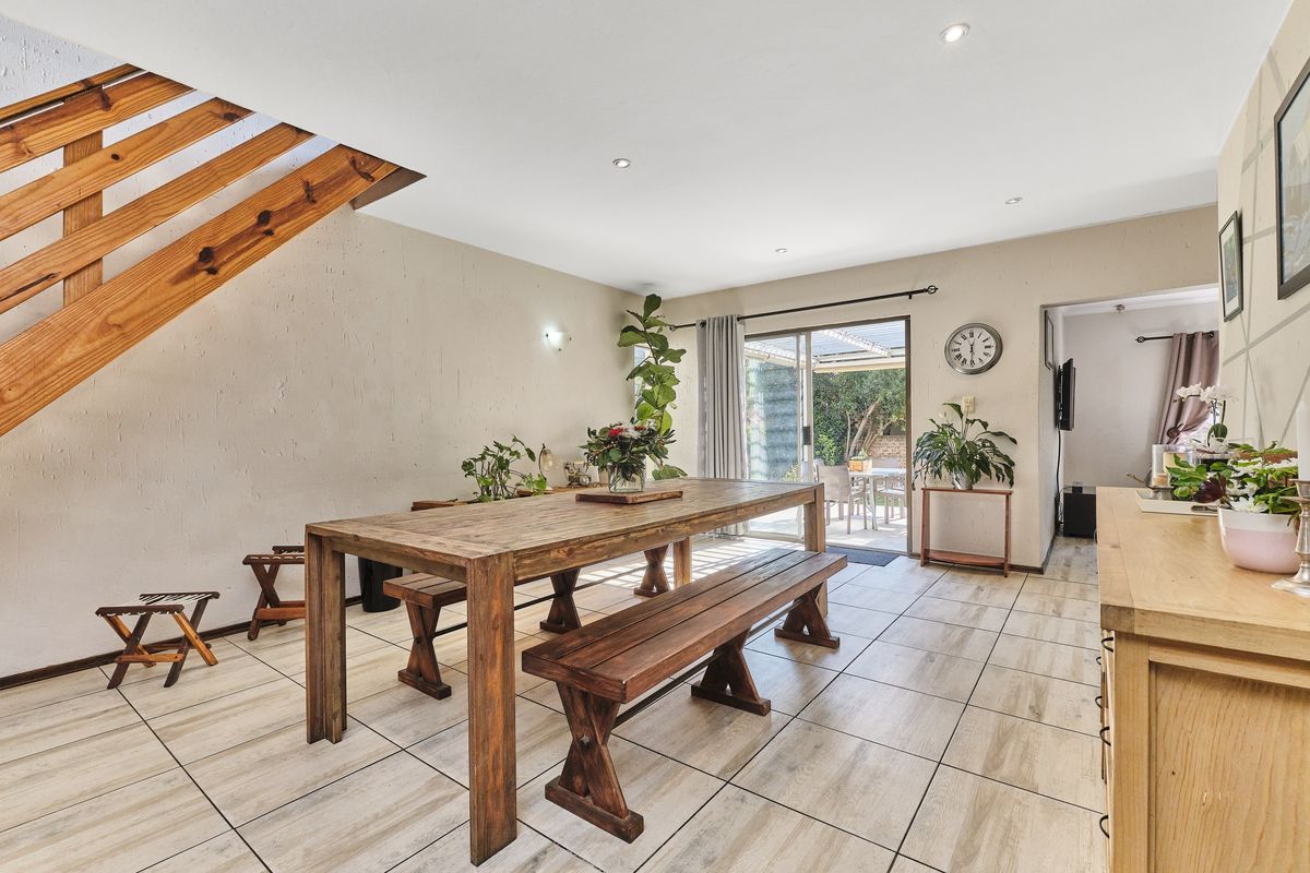 3 Bedroom Family Home with Solar, Pool & Spacious Living in Fairways, Barbeque Downs - Photo 3