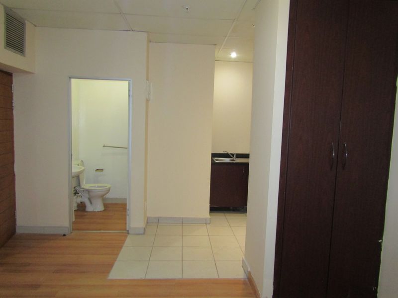 Apartment Rental Monthly In Johannesburg - Photo 8