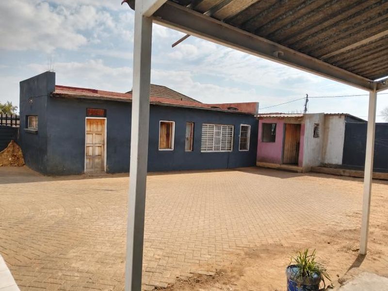 THREE BEDROOM HOUSE FOR SALE - Photo 10