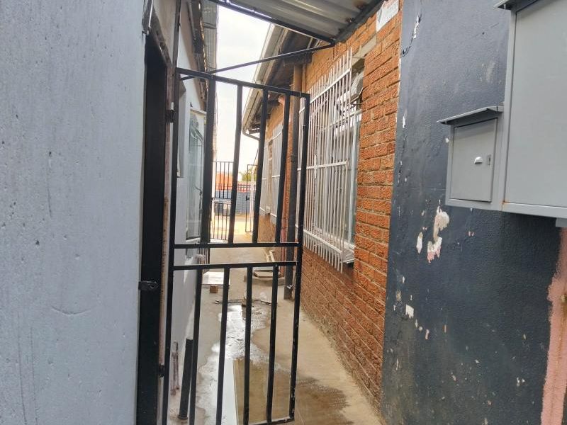 THREE BEDROOM HOUSE FOR SALE - Photo 8