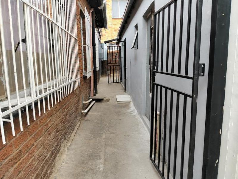 THREE BEDROOM HOUSE FOR SALE - Photo 7