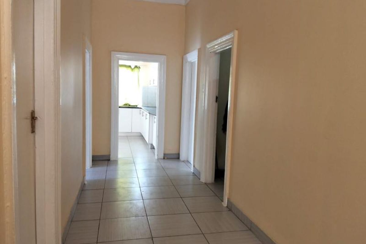 THREE BEDROOM HOUSE FOR SALE - Photo 3