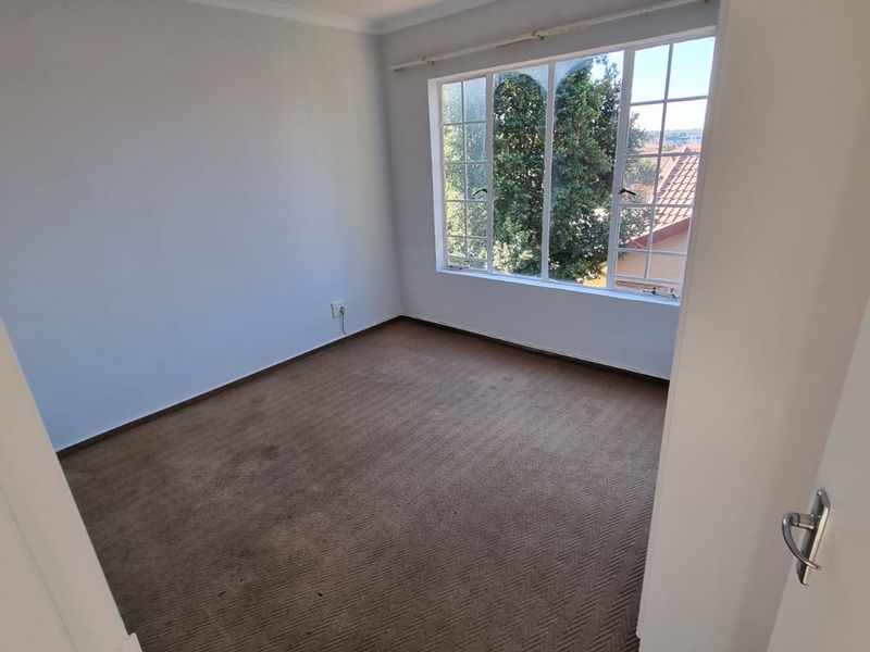 Perfect lock up and go!! - Photo 10