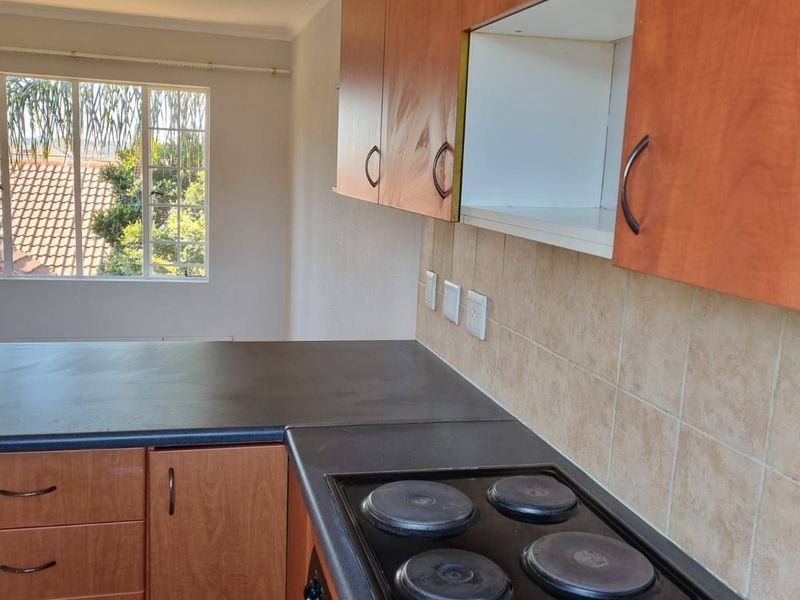 Perfect lock up and go!! - Photo 8