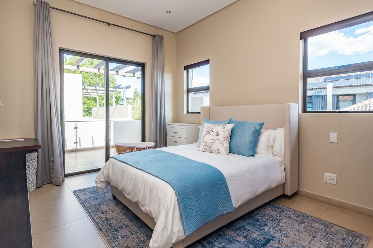 This Immaculate 5-bedroom home in the EXCLUSIVE Islands Estate is GOING ON AUCTION! - Photo 5