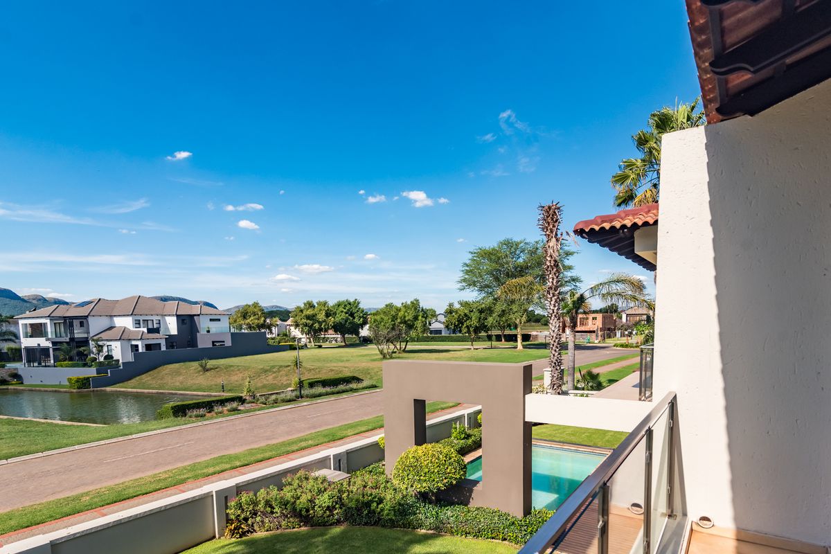 This Immaculate 5-bedroom home in the EXCLUSIVE Islands Estate is GOING ON AUCTION! - Photo 3