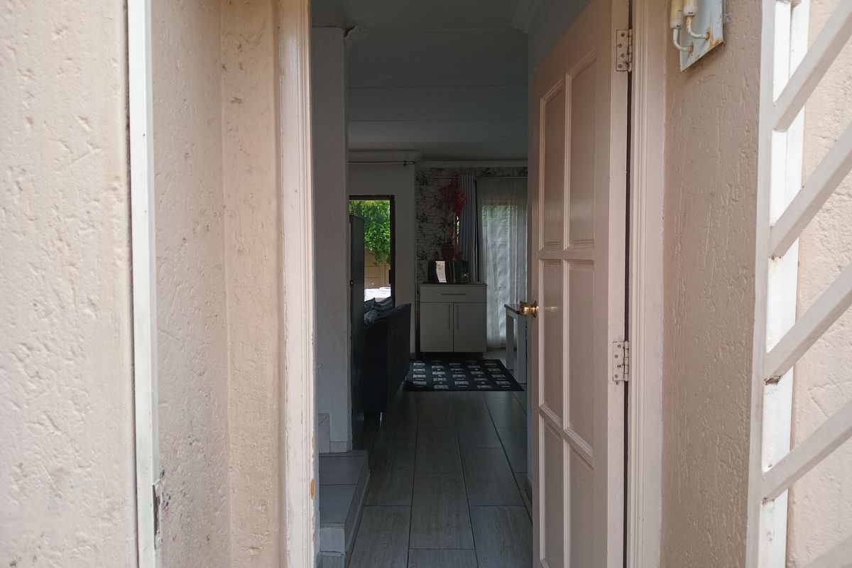 Duplex Townhouse For Sale - Photo 4