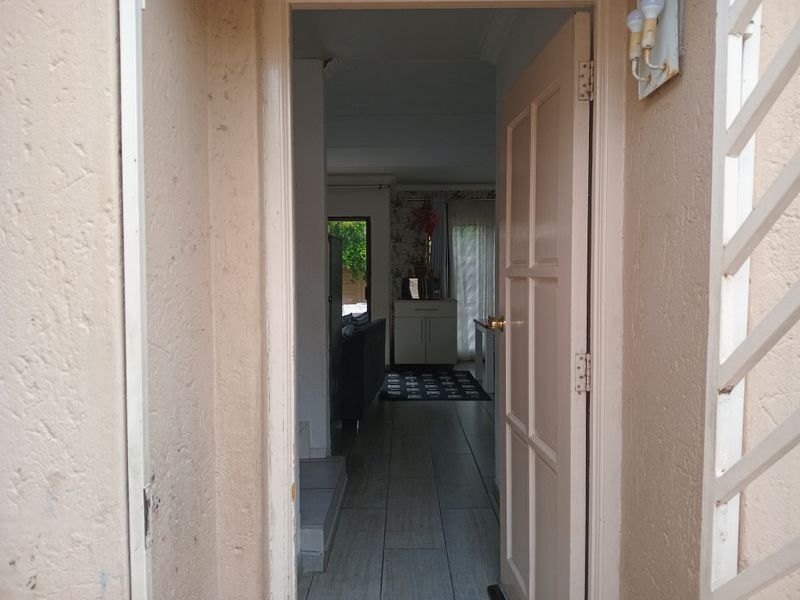 Duplex Townhouse For Sale - Photo 4