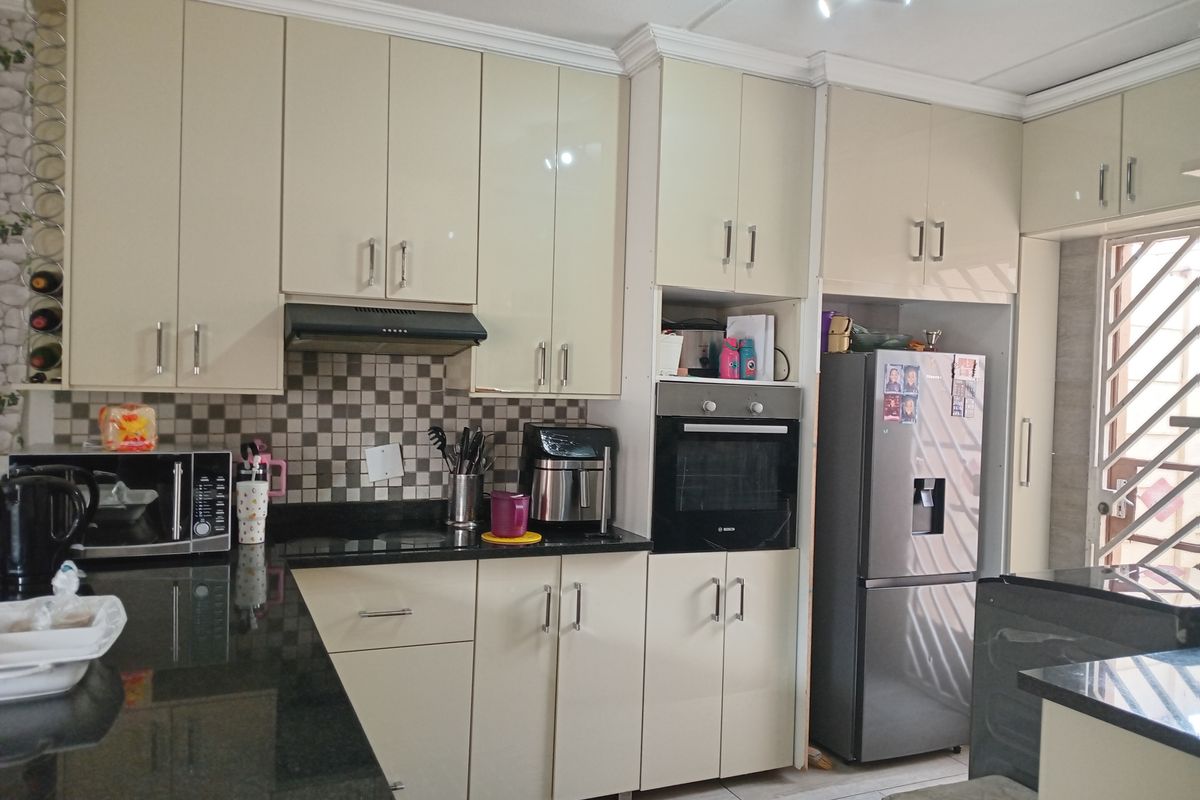 Duplex Townhouse For Sale - Photo 5