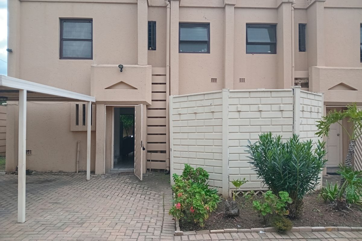 Duplex Townhouse For Sale - Photo 2