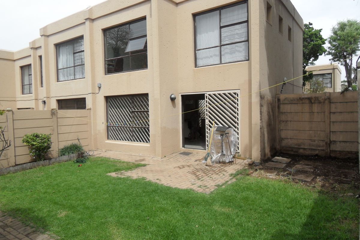 Duplex Townhouse For Sale - Photo 3