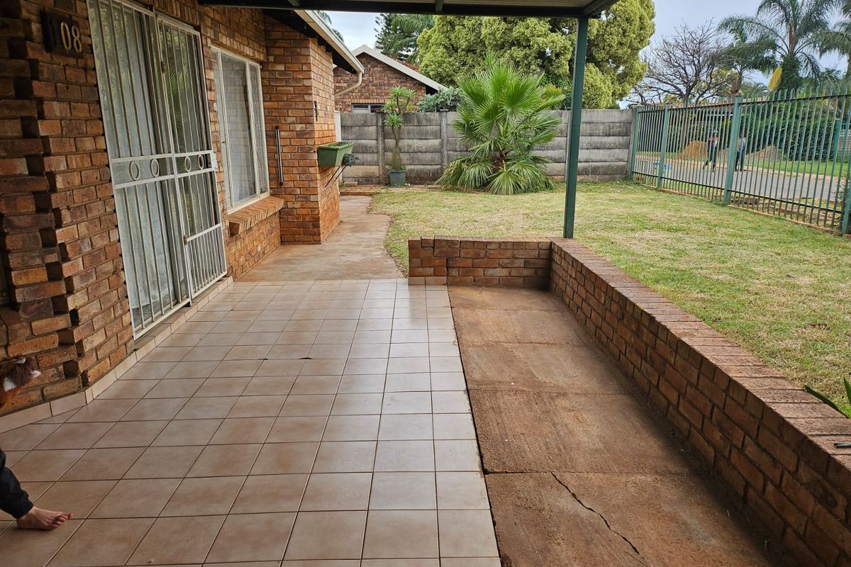 FIXER-UPPER ALERT! 3-4 Bed House in Doornpoort - Photo 3