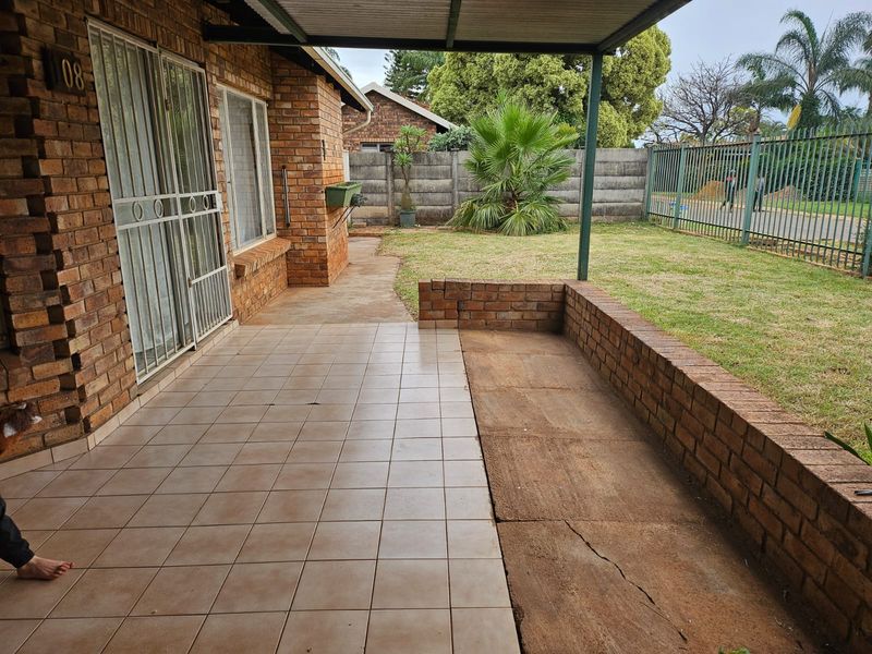 FIXER-UPPER ALERT! 3-4 Bed House in Doornpoort - Photo 3