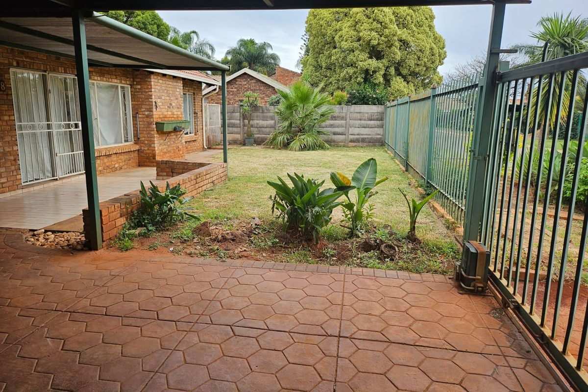 FIXER-UPPER ALERT! 3-4 Bed House in Doornpoort - Photo 2