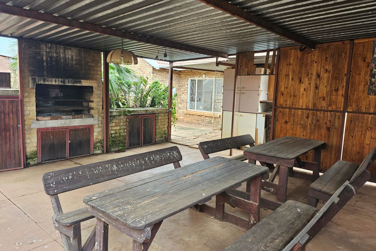 FIXER-UPPER ALERT! 3-4 Bed House in Doornpoort - Photo 4