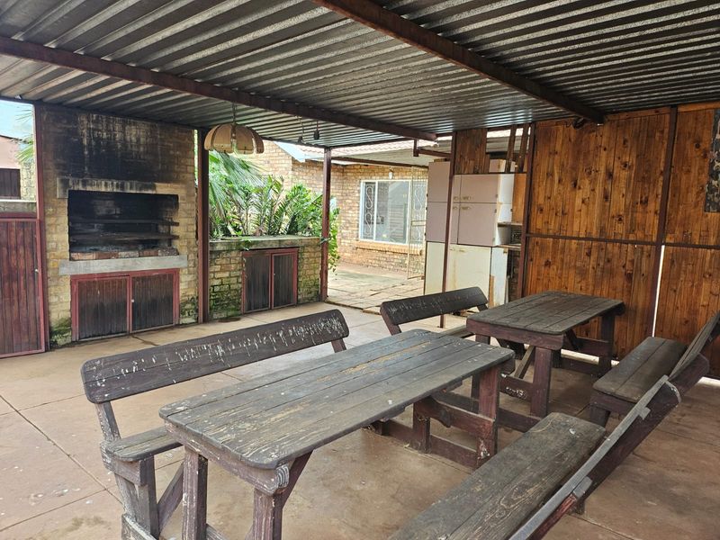 FIXER-UPPER ALERT! 3-4 Bed House in Doornpoort - Photo 4