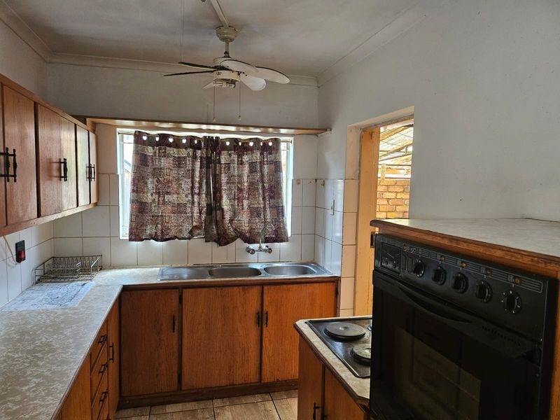 FIXER-UPPER ALERT! 3-4 Bed House in Doornpoort - Photo 7