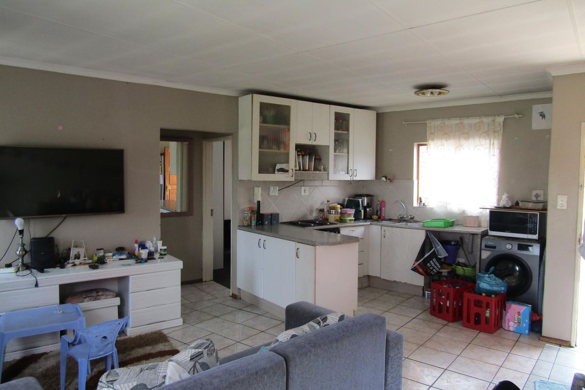 Apartment For Sale In Johannesburg - Photo 3