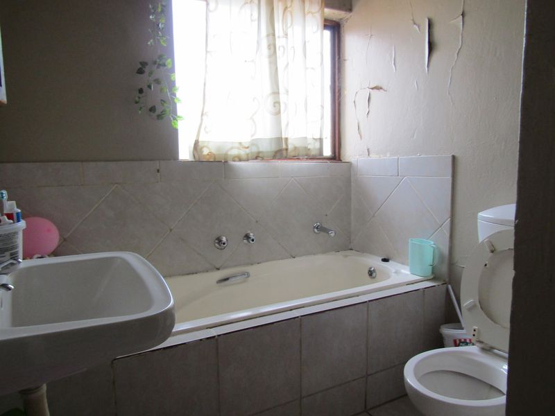 Apartment For Sale In Johannesburg - Photo 10