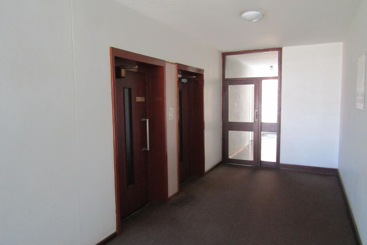 Apartment For Sale In Johannesburg - Photo 3