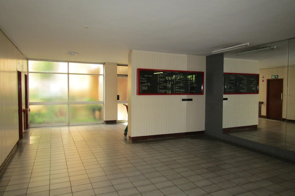 Apartment For Sale In Johannesburg - Photo 2