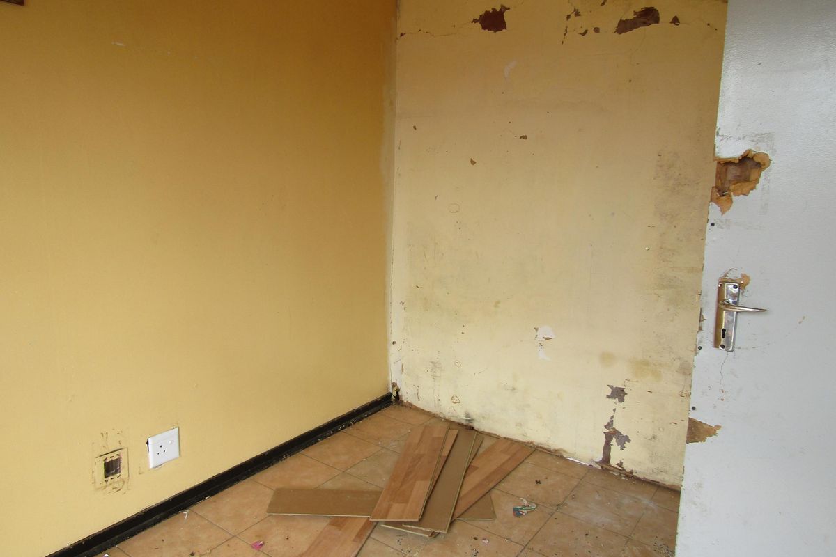 Apartment For Sale In Johannesburg - Photo 3