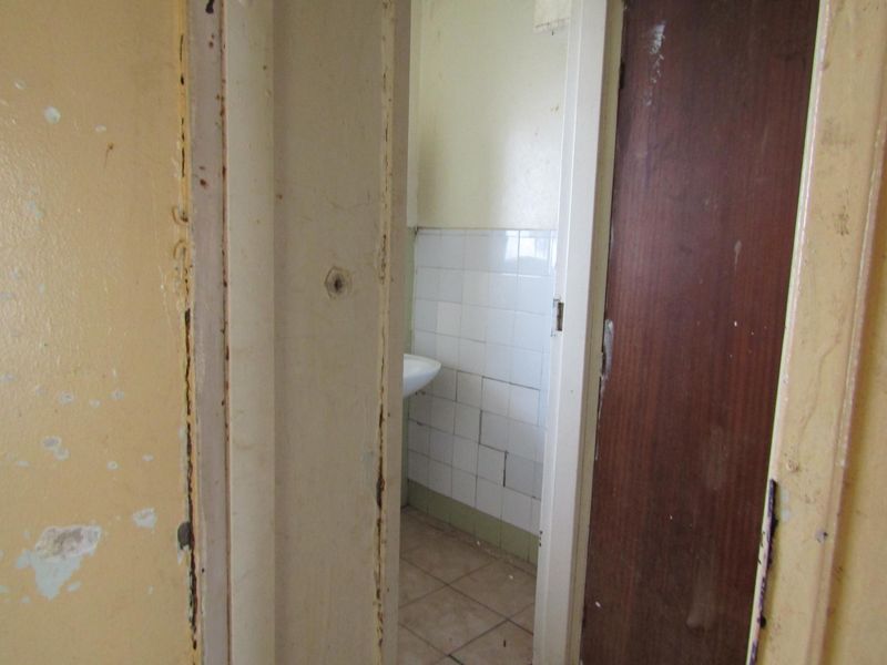 Apartment For Sale In Johannesburg - Photo 5