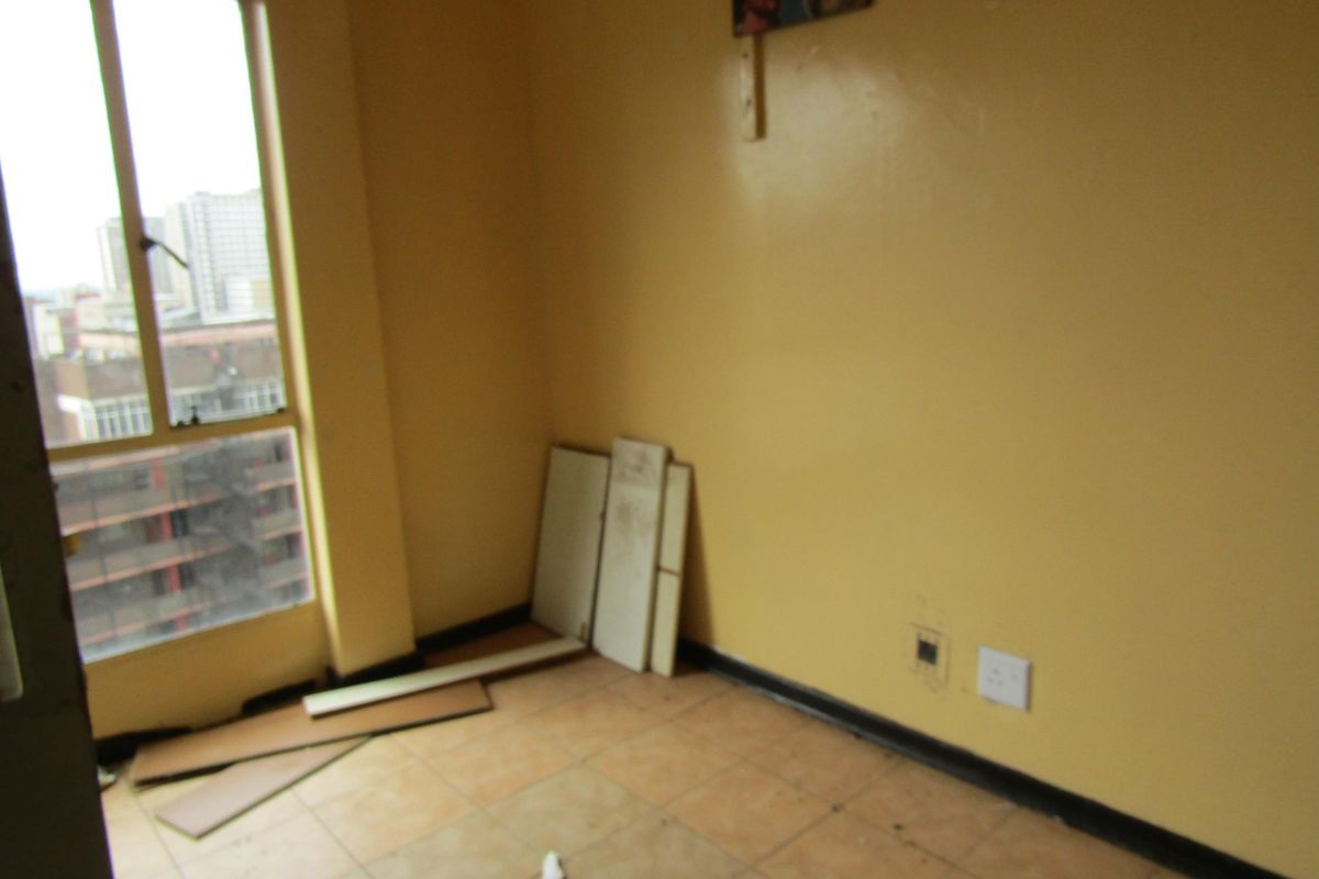 Apartment For Sale In Johannesburg - Photo 2