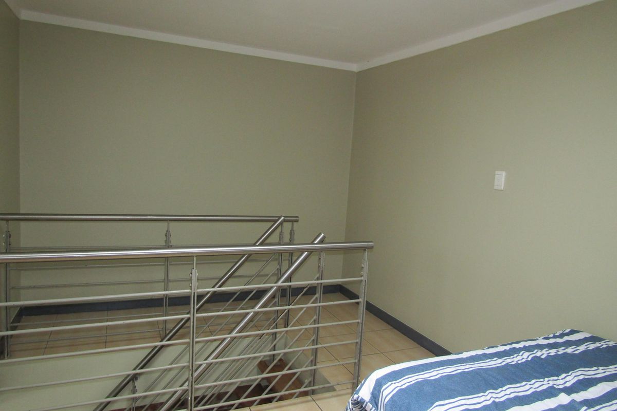 Apartment For Sale In Johannesburg - Photo 5