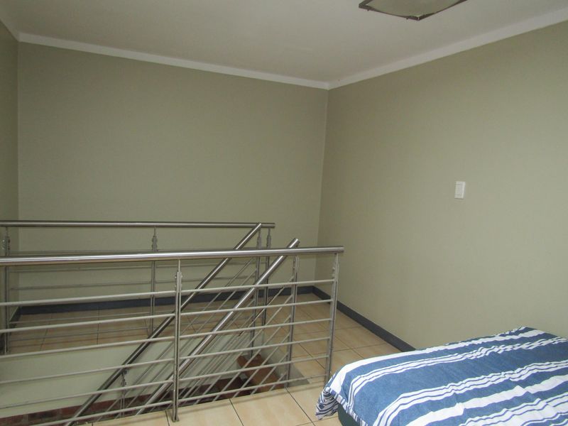Apartment For Sale In Johannesburg - Photo 5