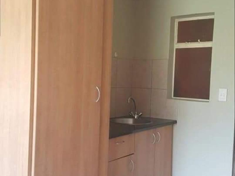 Apartment For Sale In Johannesburg - Photo 4